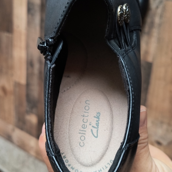 Clarks Ultimate Comfort Black Leather Zip Booties Sz 6 Women 36 EU - Picture 6 of 16